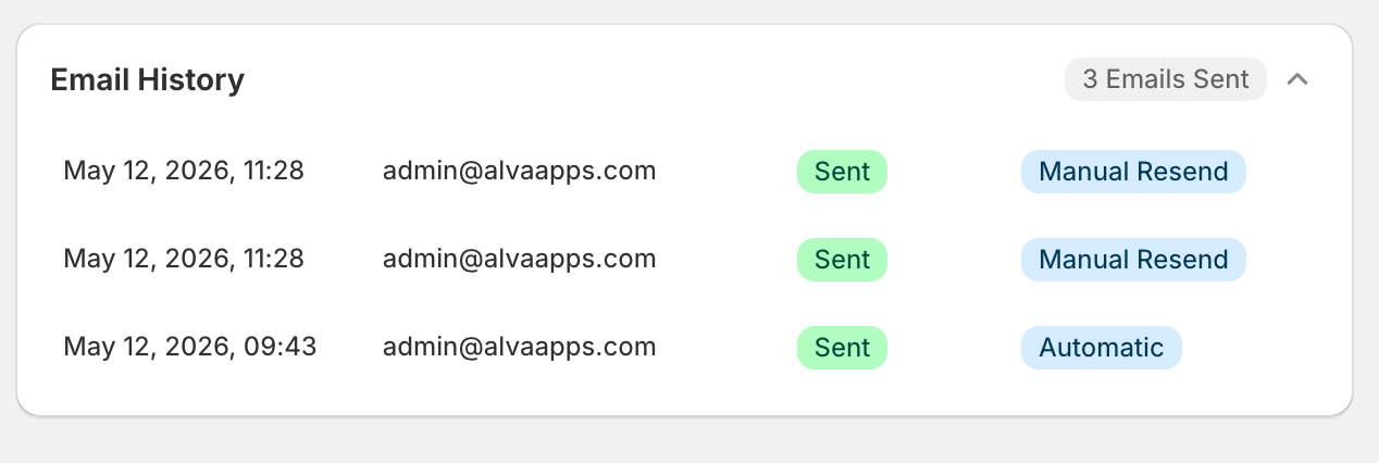 Bestelldetailseite mit sichtbarer Karte "E-Mail-Verlauf". Zeige die Abschnittsüberschrift, das Zähler-Badge und den Pfeil zum Ausklappen. Keine echten Kundendaten…